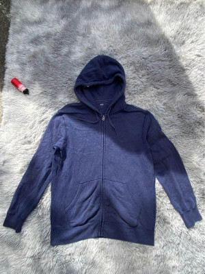 UNIQLO ZIP-UP HOODIE