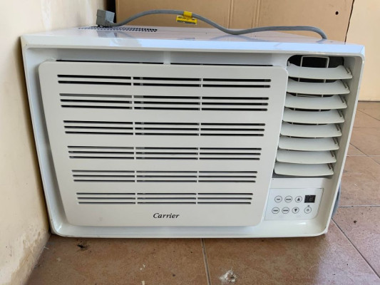 1.5 h.p. Carrier aircon non inverter