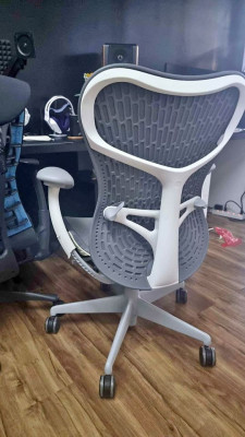 Herman Miller Mirra 2