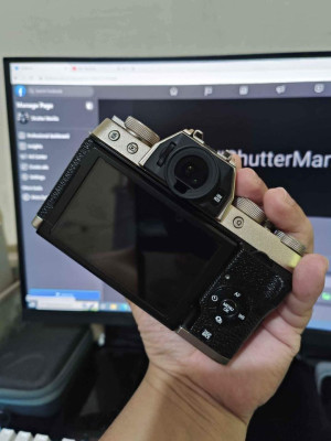 Fujifilm XT100 with Fujifilm 15-45 Lens