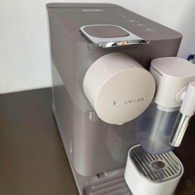 Nespresso Lattissima One (Mocha Brown)