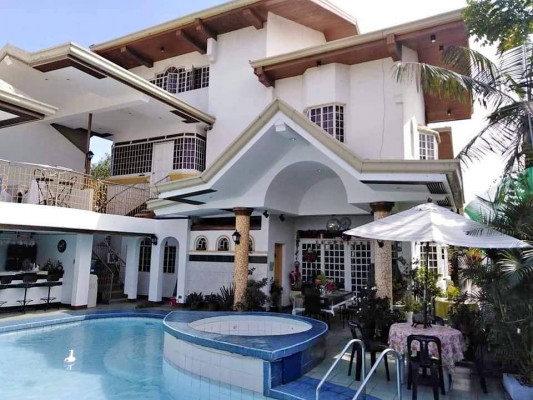 House and lot with swimming in Parañaque city