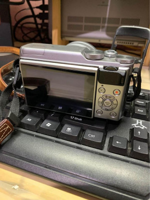 Fujifilm X-A20 Mirrorless Camera with kitlens and Meike 35mm lens f1.7