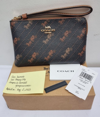 💯Original Coach Corner Zip Wristlet With Horse And Carriage Dot Print