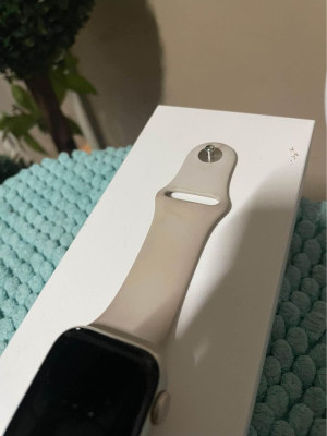 Apple Watch SE 2nd Gen Starlight 40mm