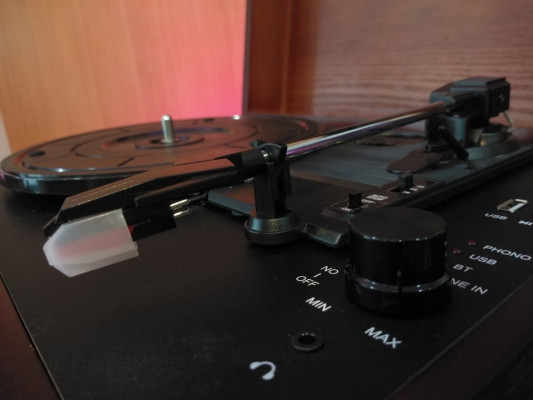 Circa Audio Systems YQ-SV09 suitcase vinyl record player