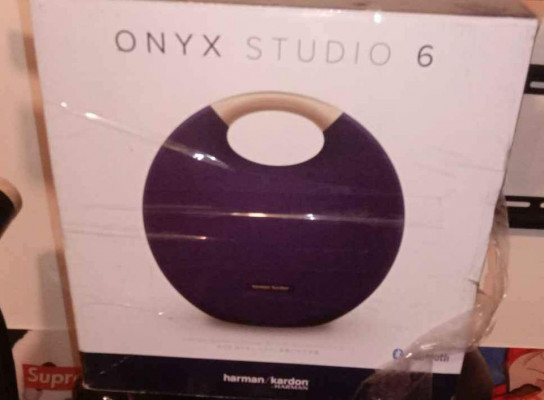 Onyx Studio 6 Harman Kardon