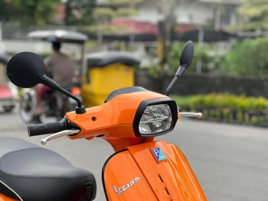 Vespa S125 orange