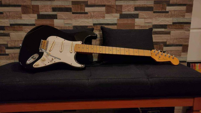 Photogenic Stratocaster (from japan) 5.5k nego. Also available thomson 15w amp a