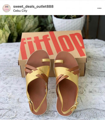 Brand new Fitflop loopy sandal artisan gold