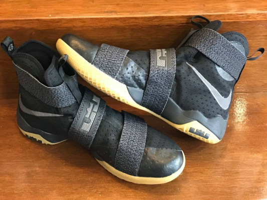 For Sale Only : Pre-loved Nike Lebron Zoom Soldier X black gum