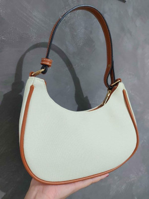 Cream white shoulder bag. Quality bag