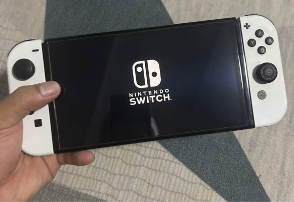 Nintendo Switch OLED (white version)