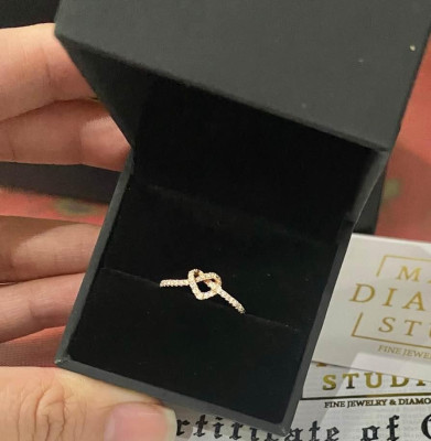 Minimalist diamond knot ring