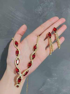 Ruby Rhinestone necklace w/ pair earrings