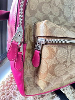 Coach Charlie Backpack in Signature Canvas - Pink
