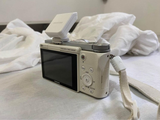 Samsung NX 3000 Mirrorless Camera