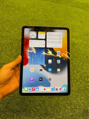 iPad Air 4 generation 64 wi-fi good as new no issue