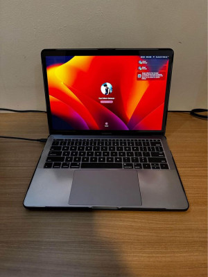 MacBook Pro Retina 2017 Two Thunderbolt Ports