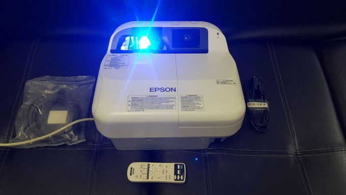 Epson Ultra Short Throw Interactive projector WXGA 2700 lumens