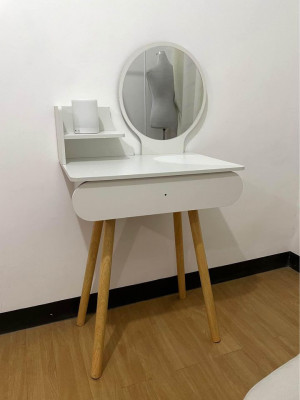 Vanity Mirror Table