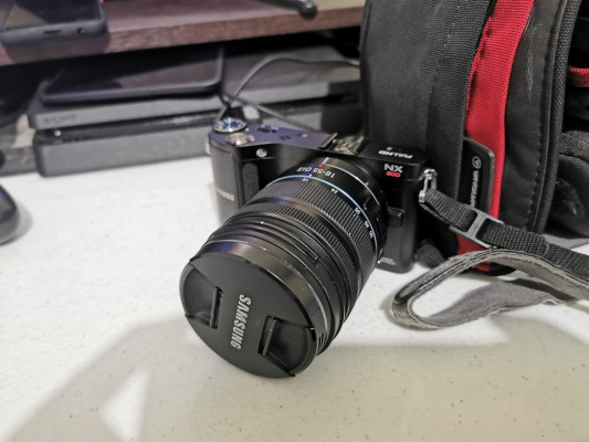 Samsung Nx200 Mirrorless DSLR