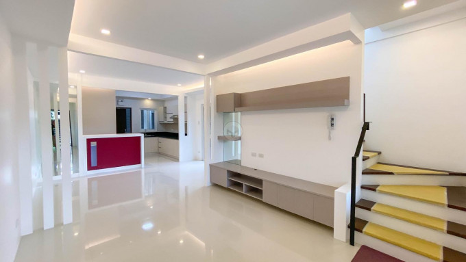 Charming Sunny Townhouse for sale in Pillar Village