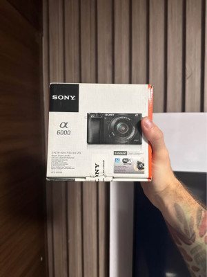 a6000 Sony Camera with 16-50mm zoom lens