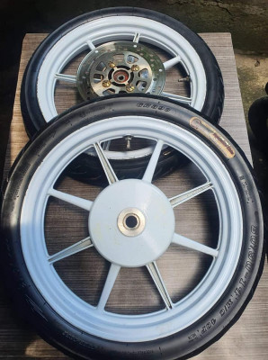 FOR SALE RB8 MAGS WITH QUICK TIRES