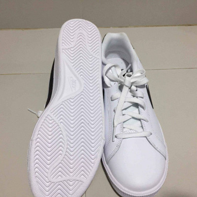 FOR SALE. NIKE COURT ROYALE