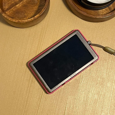 SONY CYBERSHOT PINK (w/ slight issue)