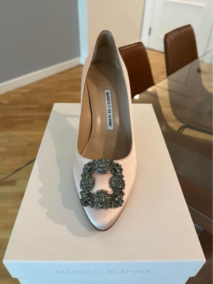 Manolo Blahnik Hangisi