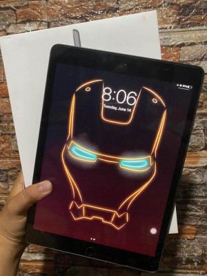 Selling Ipad 8th Gen 128gb