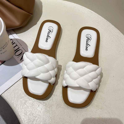 Flat sandal