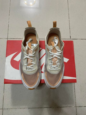 For Sale Women’s Nike Air Max Dia LX