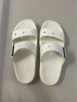 UNISEX Classic Crocs Sandals in White - Size W9/M7