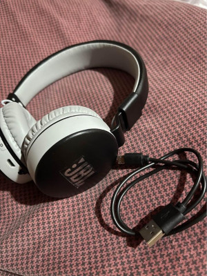 JBL Wireless Bluetooth Headphone