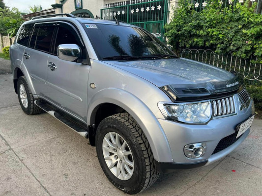 2012 Mitsubishi Montero gls v at