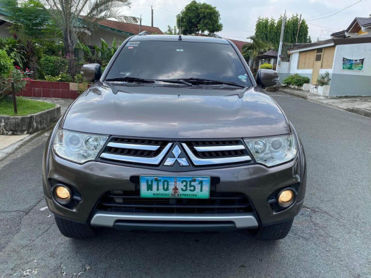 2014 Mitsubishi montero