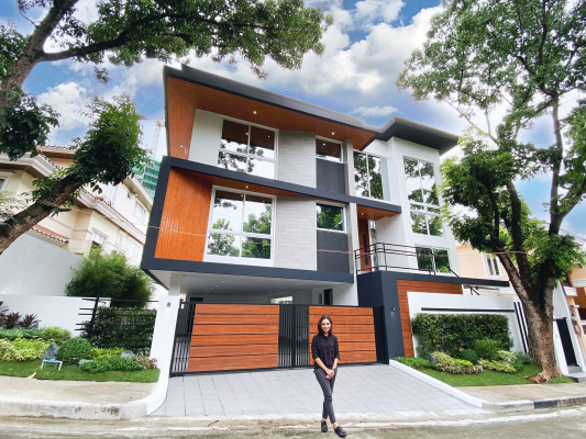 ⁣Grand Ultra-Modern House and lot for Sale in Quezon City⠀