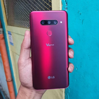 LG V40 THINQ