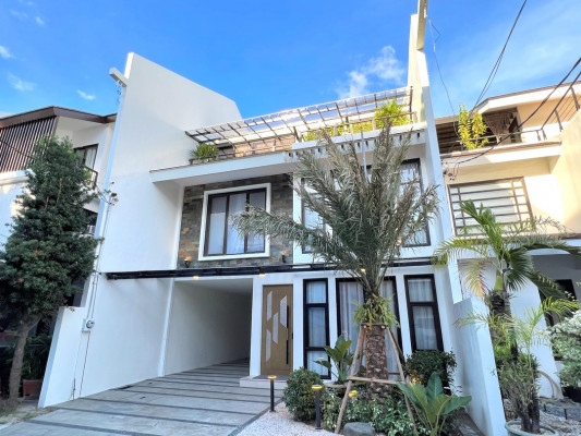 Coastal Luxe Themed Townhouse in Acacia Estates