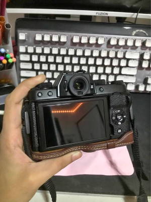 BLACK FUJIFILM CAMERA XT100