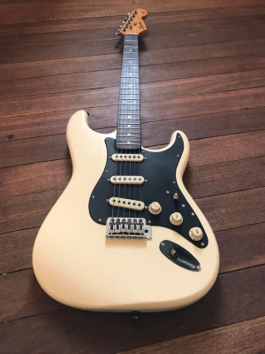 Squier Stratocaster California Series Flat Vintage White