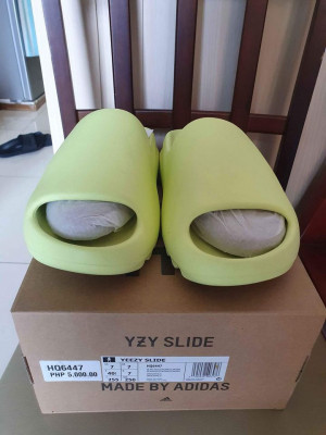 Yeezy Slide glow green