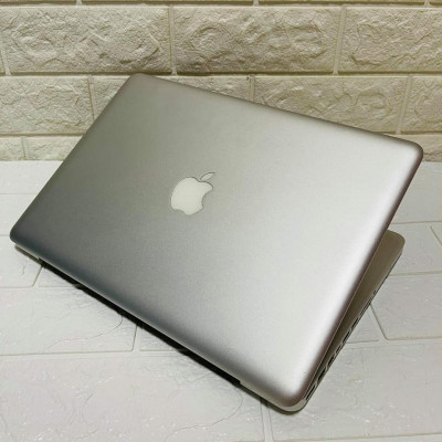 MACBOOK PRO Core i7