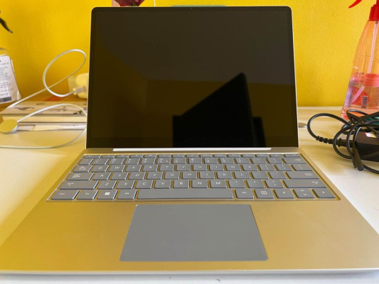 Microsoft surface Laptop Go 2