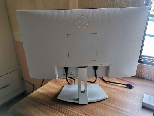 Dell Monitor 24 inches with speaker