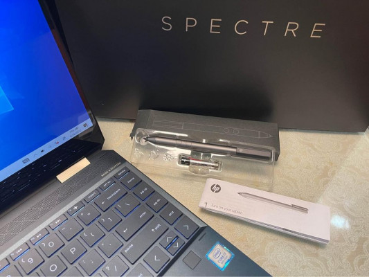 HP SPECTRE x360 i7 8th Gen 8gb 512ssd