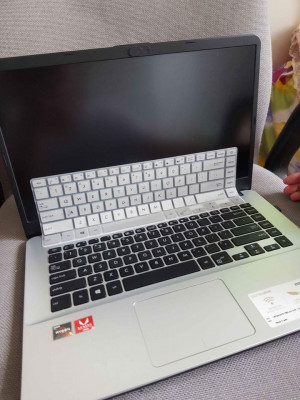 Asus RYZEN 5 Laptop With ssd